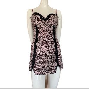 International Intimates : pink leopard chemise